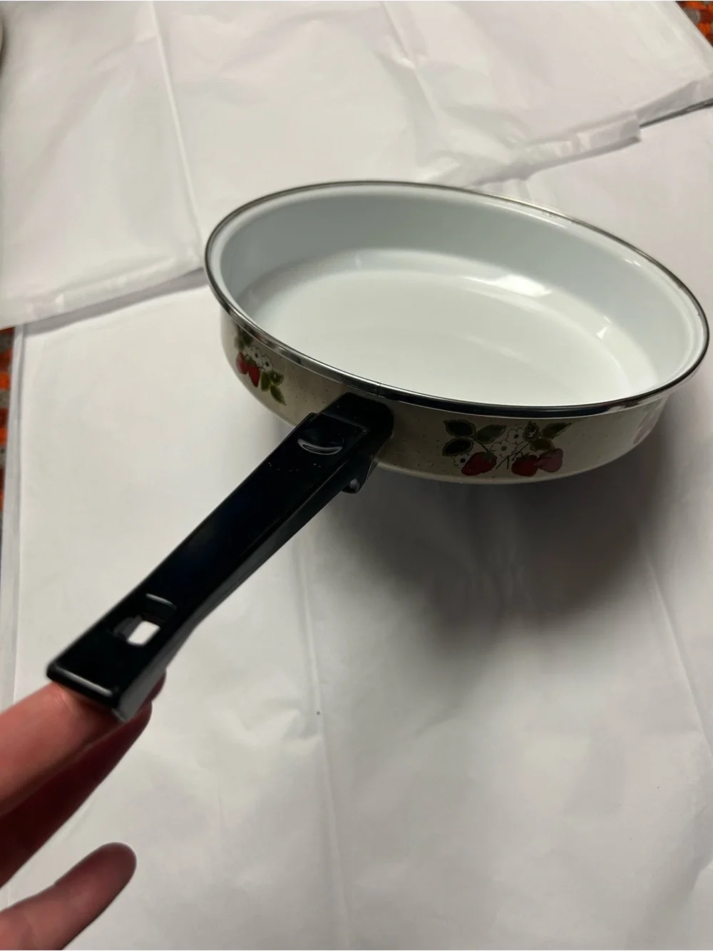 Vintage Strawberry ONTZI-OLA frying pan BRAND NEW Rare